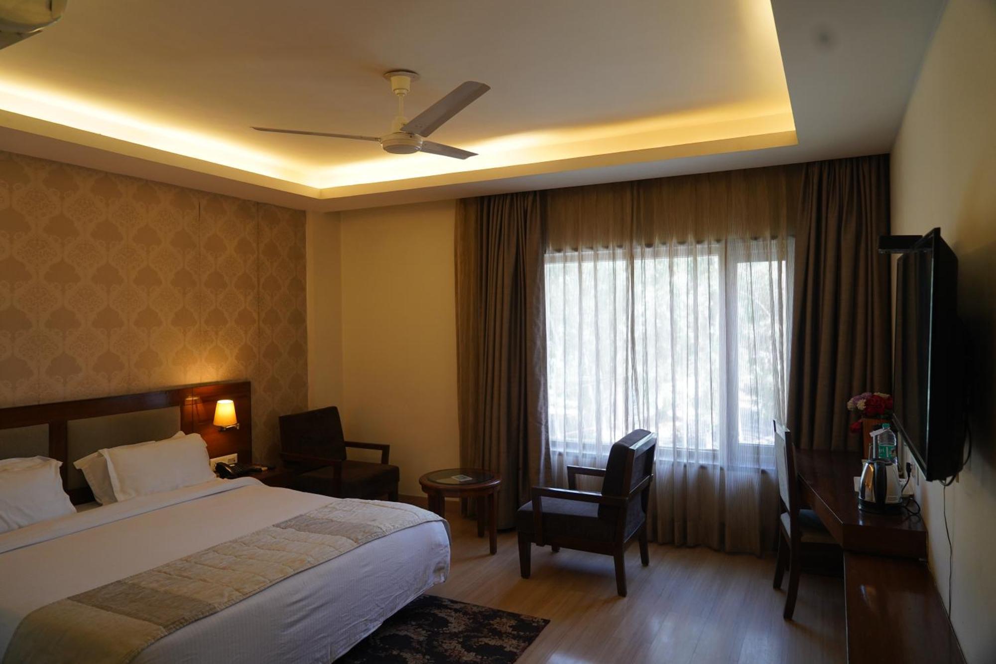 โรงแรมฟอเรสต์ อเวนิว เดห์ราดุน ภายนอก รูปภาพ