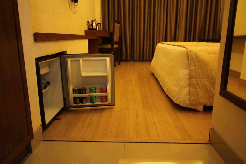 โรงแรมฟอเรสต์ อเวนิว เดห์ราดุน ภายนอก รูปภาพ