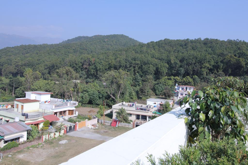 โรงแรมฟอเรสต์ อเวนิว เดห์ราดุน ภายนอก รูปภาพ